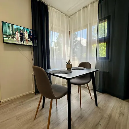 Apartment Modern Studio, Good Location, Free Parking