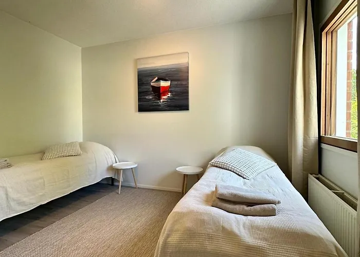 Modern Studio, Good Location, Free Parking Apartment